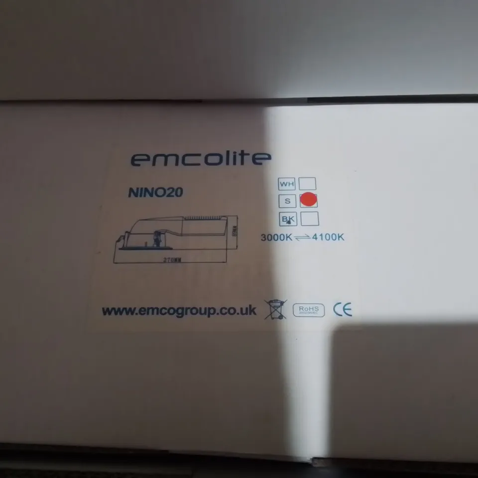 PALLET CONTAINING 13 MULTIPACK BOXES OF ASSORTED LIGHTING ITEMS TO INCLUDE EMCOLITE NINI20 LIGHTS WITH CONTROLLER, ELECTRONIC BALLASTS AND ROSEN LITE LED DOWNLIGHTS 