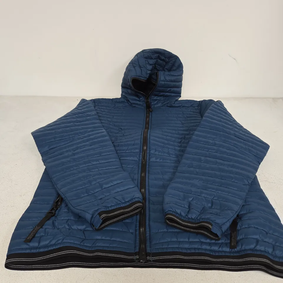 REGATTA GREAT OUTDOORS BLUE PUFFER JACKET – UK M (MEN'S)