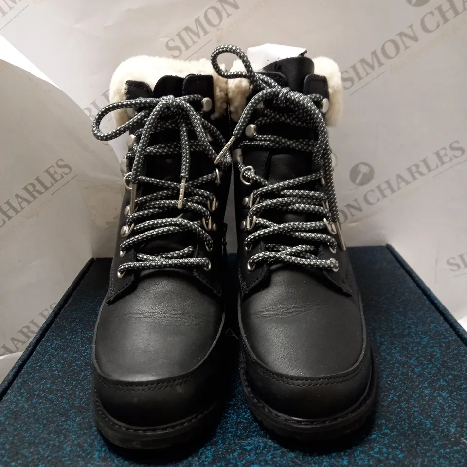 EMU WATERPROOF BOOTS - SIZE 5