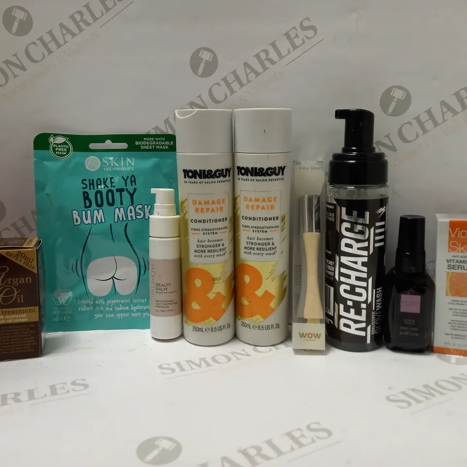 LOT OF APPROX 10 ASSORTED BEAUTY PRODUCTS TO INCLUDE TONI&GUY CONDITIONER, TED BAKER BODY SPRAY, VIOLA SKIN VITAMIN C SERUM, ETC 