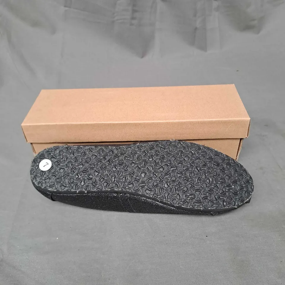 BOX OF APPROXIMATELY 16 PAIRS OF SLIP ON SHOES IN BLACK - VARIOUS SIZES