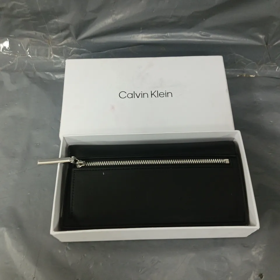 CALVIN KLEIN LINEAR BLACK TRIFOLD SLIM WALLET 