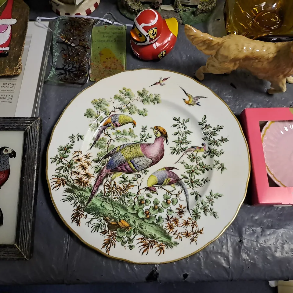 LOT OF 12 ASSORTED HOUSEHOLD ITEMS TO INCLUDE PEACOCK PLATE, YANKEE CANDLE BURNER, CERAMIC LABRADOR AND PICTURE FRAME