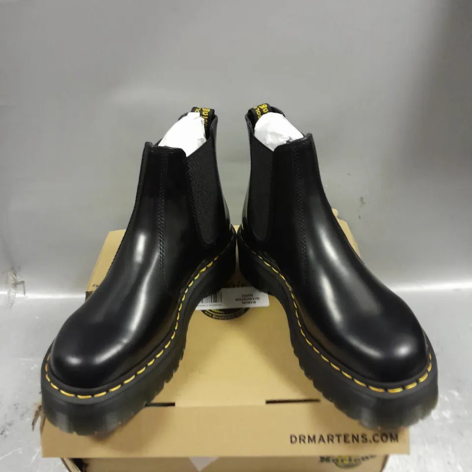 BOXED PAIR OF DR. MARTENS 2976 QUAD POLISHED SMOOTH BOOTS IN BLACK SIZE 8