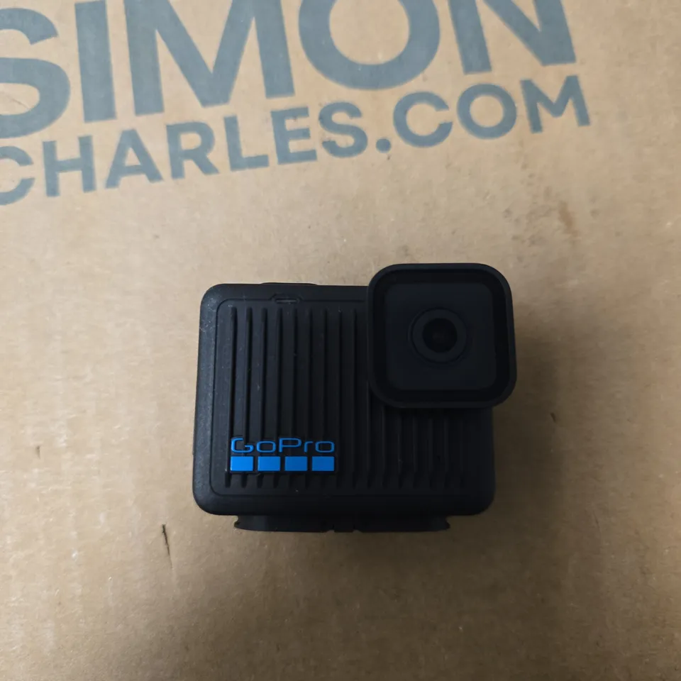 GOPRO HERO ACTION CAMERA (BLACK) WITH MOUNTING ACCESSORIES