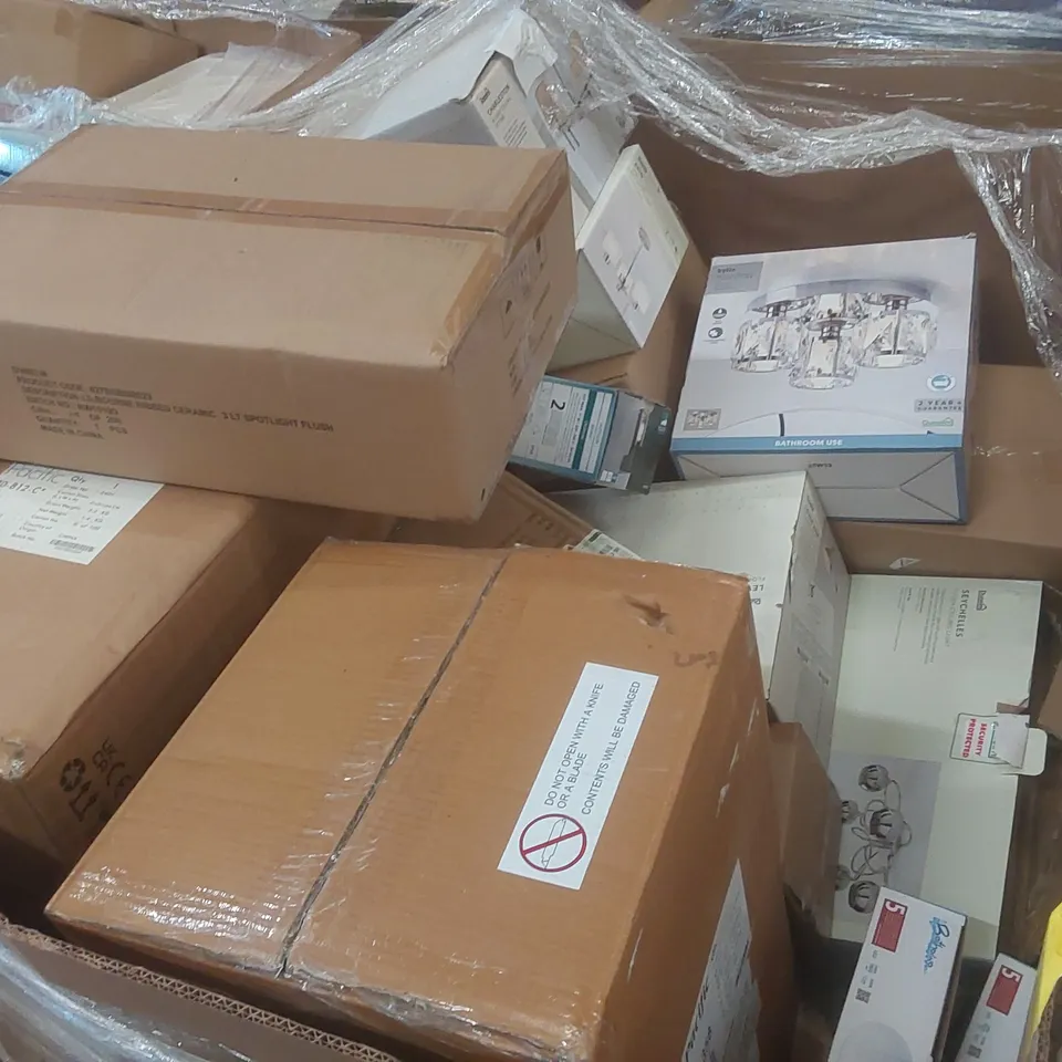 PALLET CONTAINING A VERY LARGE QUANTITY OF ASSORTED DESIGNER LIGHTING PRODUCTS TO INCLUDE: CEILING LIGHT, TABLE LAMPS, FLOOR LAMP ECT