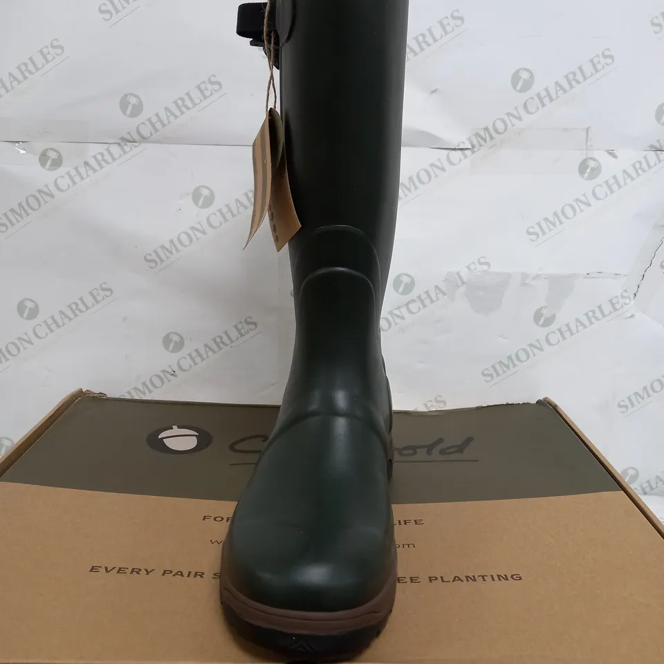 BOXED PAIR OF COTS WORLD COMPASS DARK GREEN WELLIES - UK 11