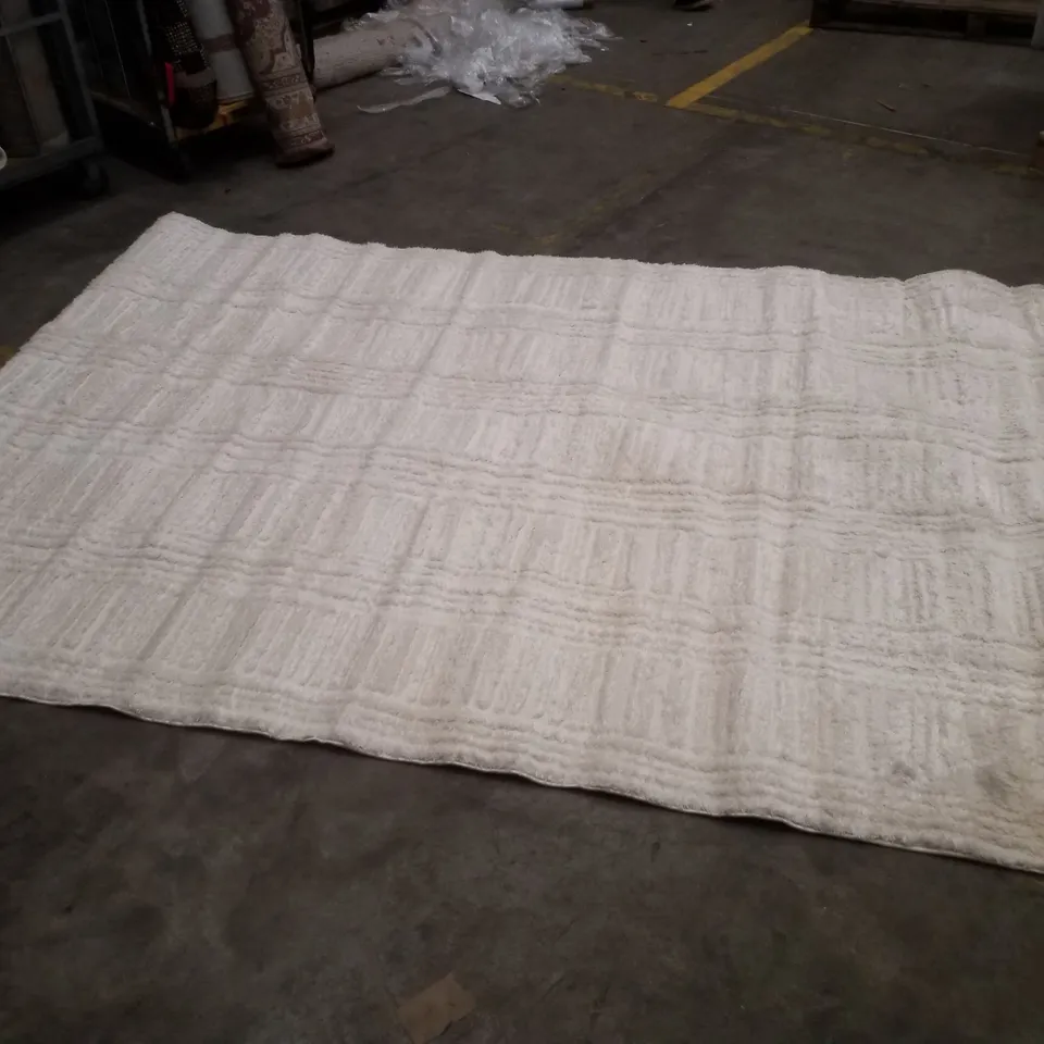 QUALITY DESIGNER AREA RUG - APPROXIMATELY 200×280CM