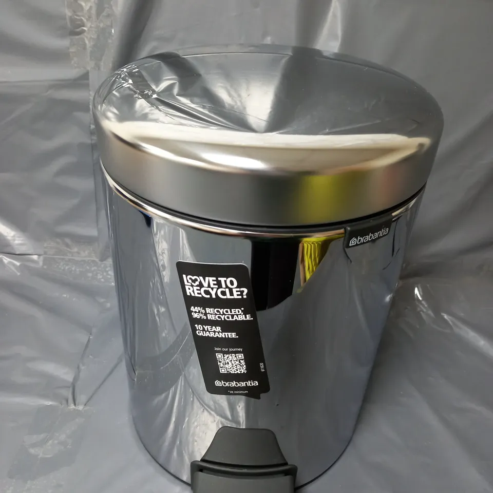 BRABANTIA PEDDLE BIN IN CHROME EFFECT