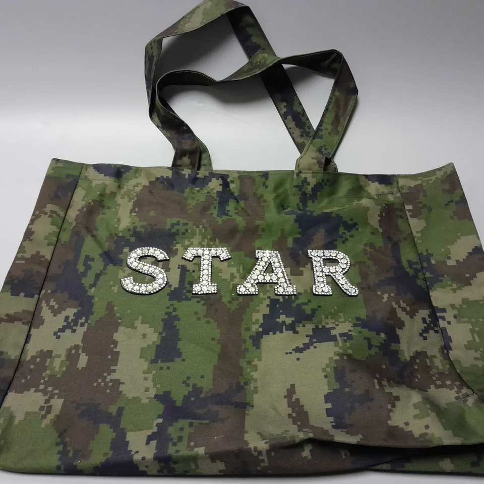 BRAND NEW BROWN PEPPER HANDBAGS DIGITAL CAMO SEQUIN 'STAR' TOTE BAG