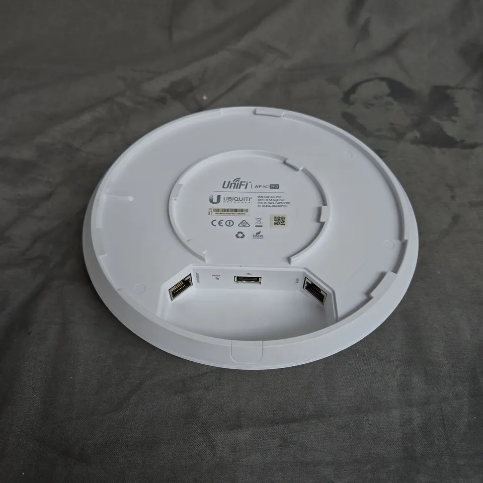 UBIQUITI UNIFI UAP AC PRO INDOOR/OUTDOOR ACCESS POINT