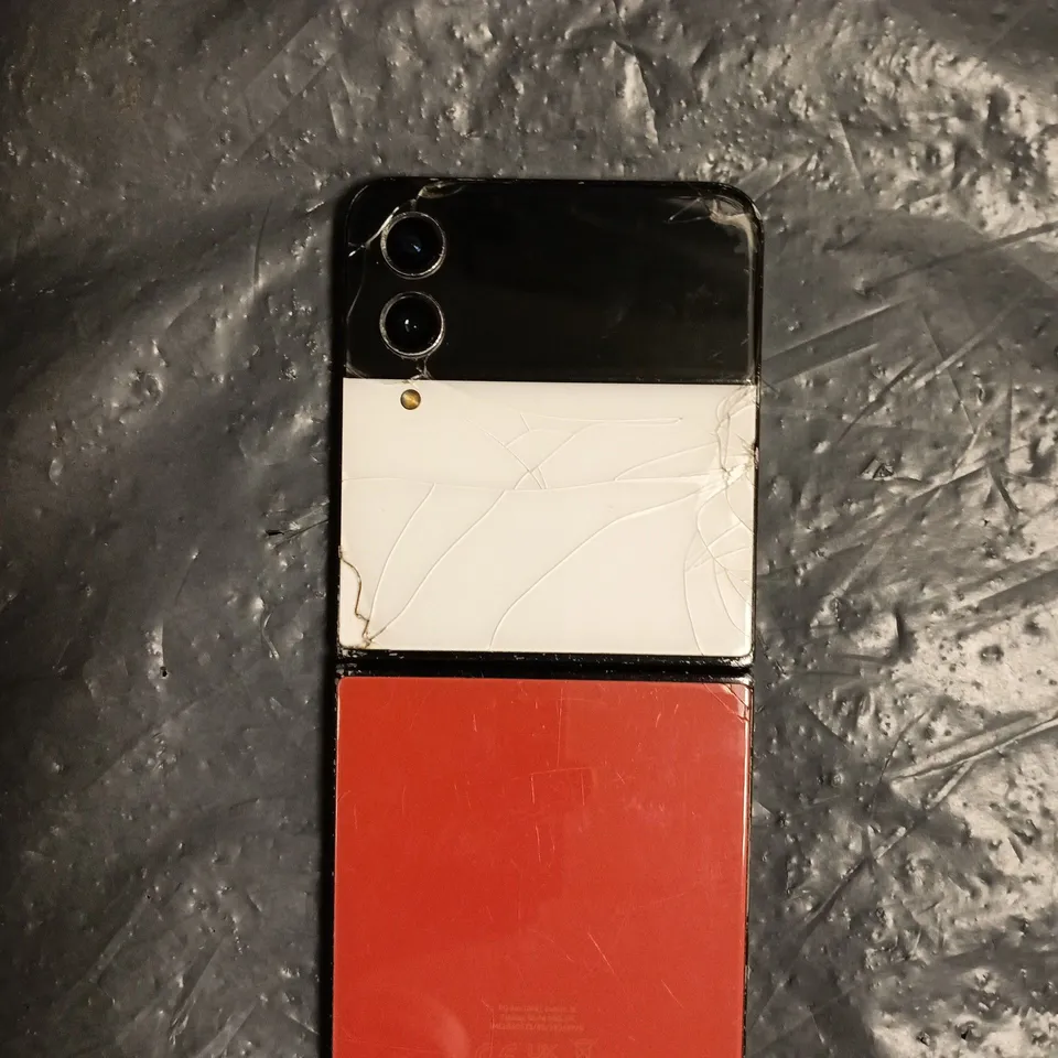 SAMSUNG GALAXY FLIP SMARTPHONE 