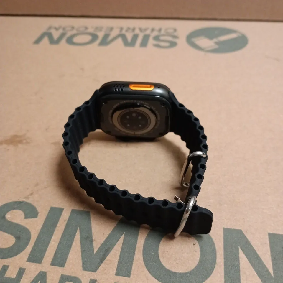 SMARTWATCH WATCH ULTRA WITH BLACK SILICONE STRAP – DIVE 40M