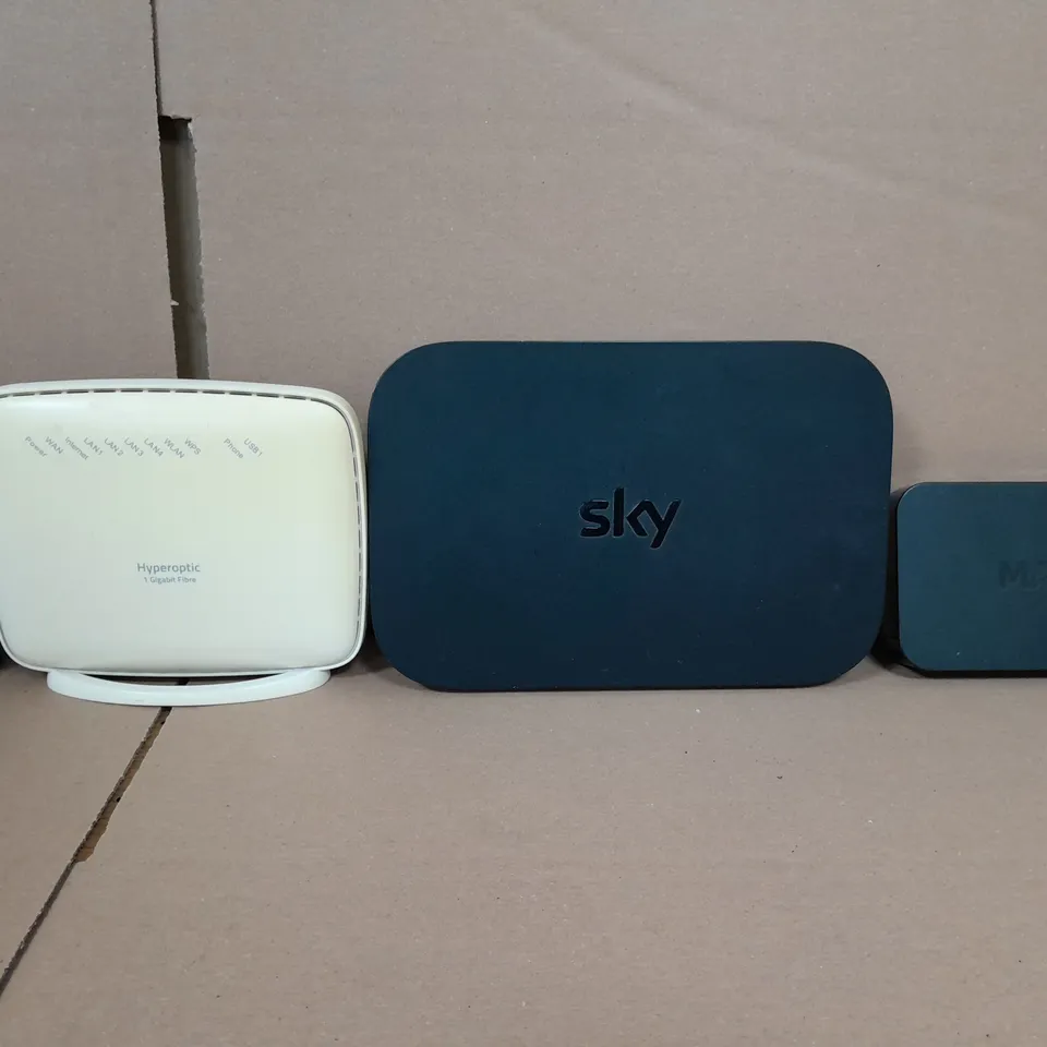 BOX OF APPROXIMATELY 14 ASSORTED ITEMS TO INCLUDE - FIRE STICK , HYPEROPTIC 1 GIGABIT FIBRE , SKY EM150 ETC