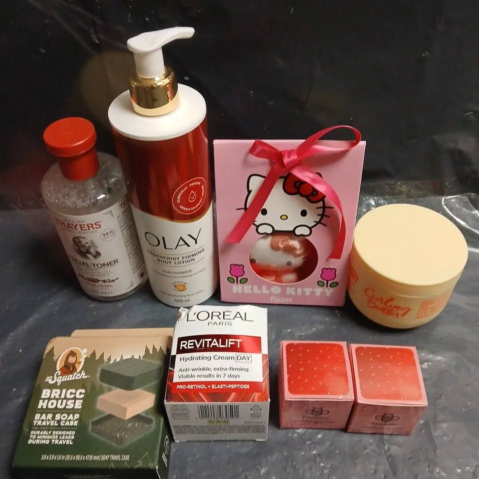 APPROXIMATELY 20 ASSORTED HEALTH & BEAUTY PRODUCTS TO INCLUDE SOAP TRAVEL CASE, HELLO KITTY FIZZER, OLAY BODY LOTION ETC