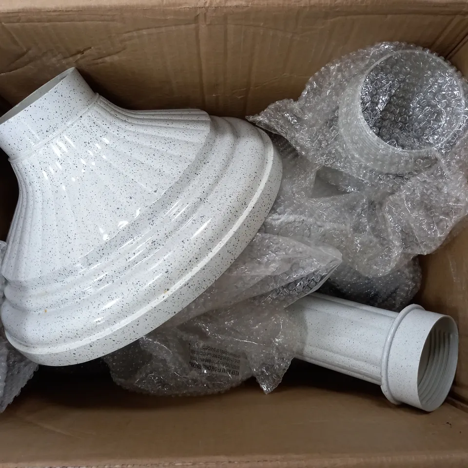 BOXED LOT OF 2 HOUSEHOLD ITEMS TO INCLUDE GARDEN PLANTER AND SOLAR PIXIE