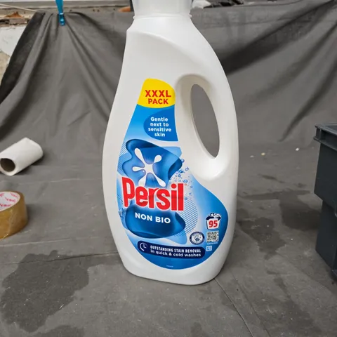 BOX OF 5 ASSORTED LIQUIDS TO INCLUDE: PERSIL NON BIO