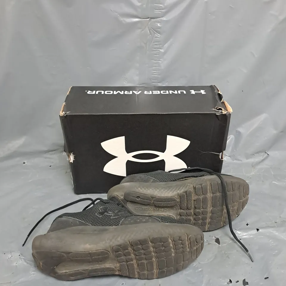 UNDER ARMOUR MENS RUNNING CHARGED SURGE 4 TRAINERS - BLACK UK 9