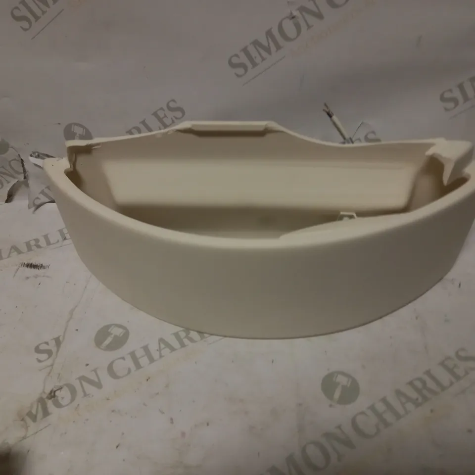 LOT OF APPROXIMATELY 10 ELECTRICALS TO INCLUDE LAMPS, LAMP SHADES, CEILING LIGHTS, ETC - COLLECTION ONLY