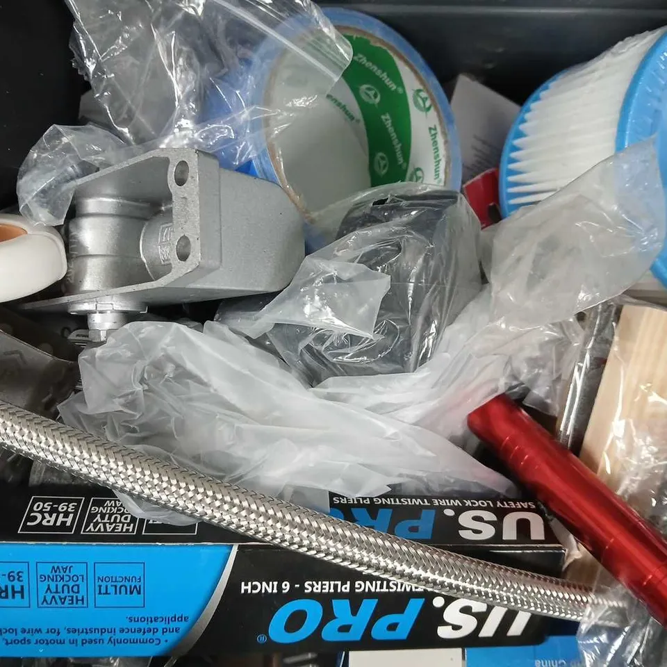 APPROXIMATELY 10 ASSORTED HOUSEHOLD ITEMS TO INCLUDE CASIO CALCULATOR, HELIX OXFORD MATHEMATICAL INSTRUMENTS, ETC