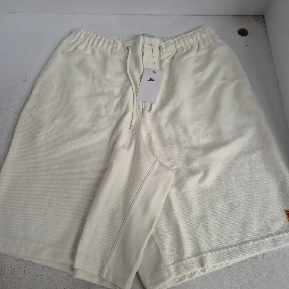 NIKE OVERSIZED FIT SHORTS, WHITE, BELOW KNEE LENGTH – UK SIZE L