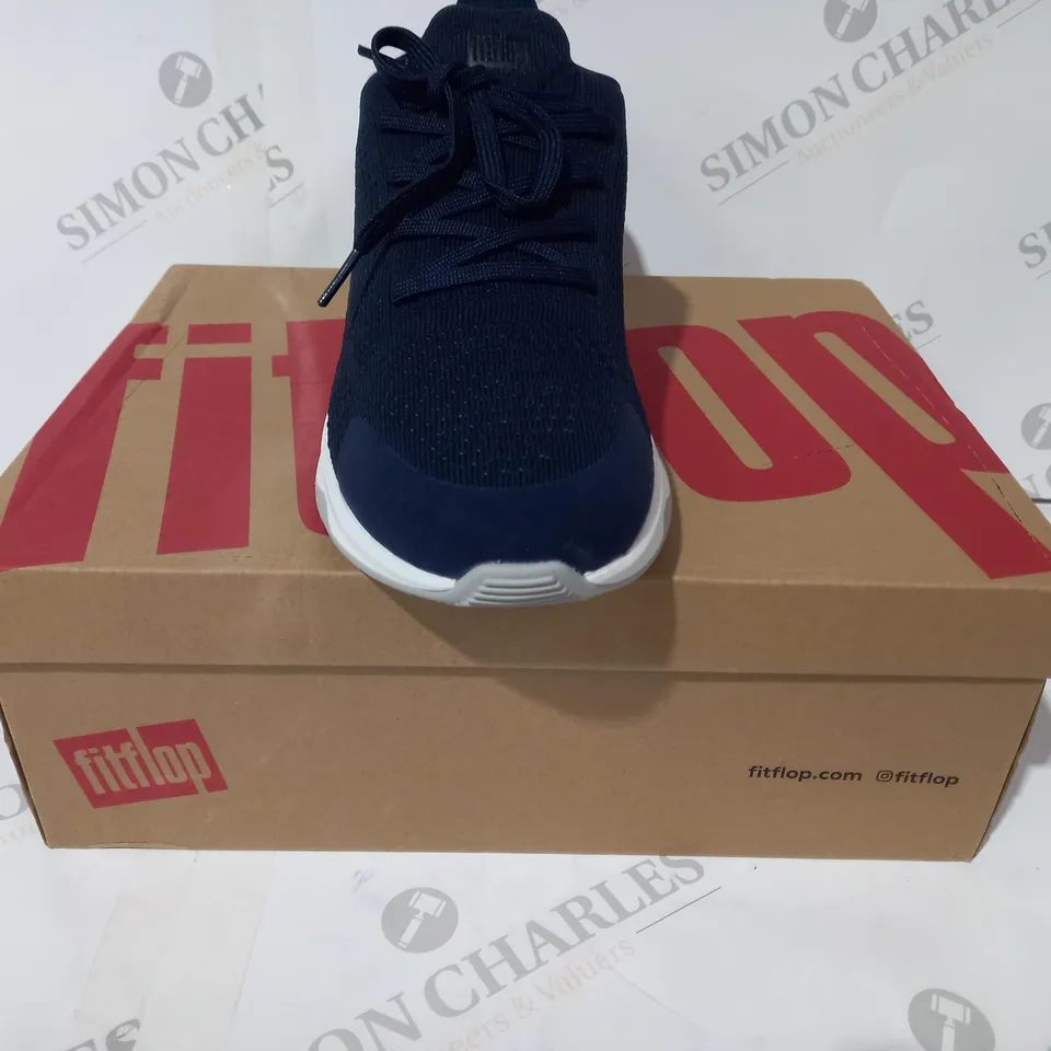BOXED PAIR OF FITFLOP VITAMIN FFX KNIT SPORT SNEAKERS IN NAVY UK SIZE 8