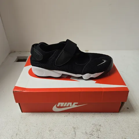 NIKE AIR RIFT BR TRAINERS – UK 7.5