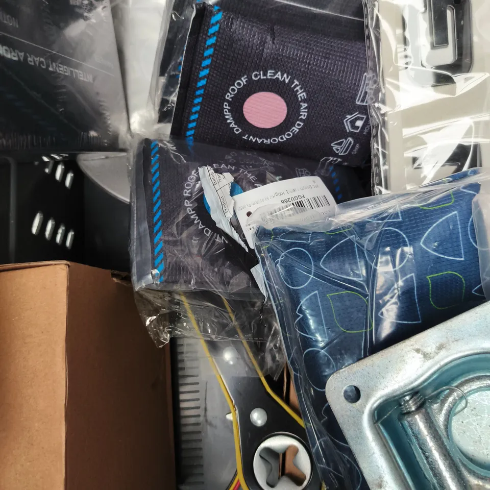 APPROXIMATELY 10 ASSORTED VEHICLE PARTS AND ACCESSORIES TO INCLUDE PLASTIC RESTORER, SYPHON PUMP, DEHUMIDIFIER ETC - COLLECTION ONLY