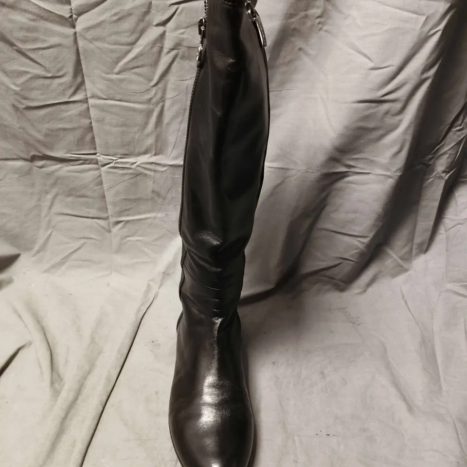 MARCO TOZZI KNEE HIGH BOOTS IN BLACK - 6.5