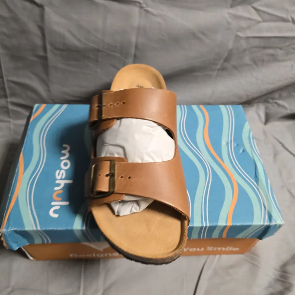 BOXED PAIR OF MOSHULU BAVARIA WAXY SANDALS - UK SIZE 6.5