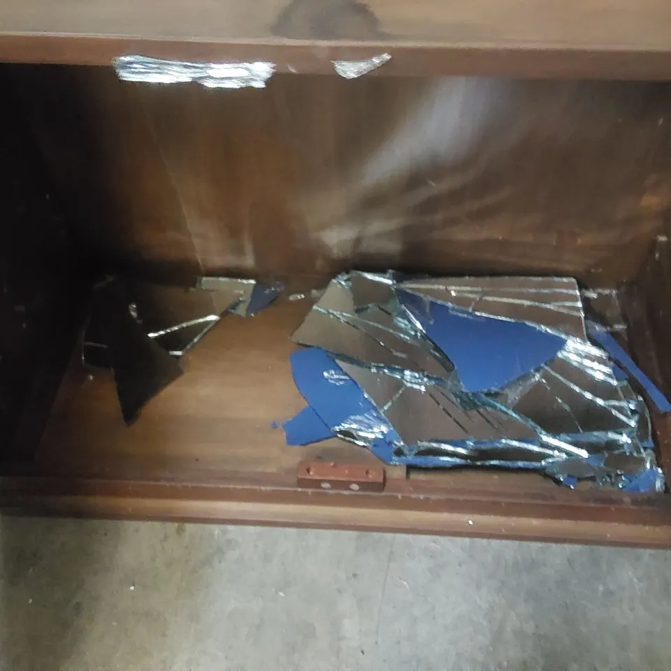 DESIGNER WOODEN 2 DOOR SIDEBOARD - DAMAGED 