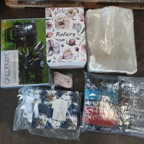 PALLET OF ASSORTED HOMEWARE ITEMS TO INCLUDE WAX MELTERS, GARDEN TOOLS, BOXER SHORTS ETC