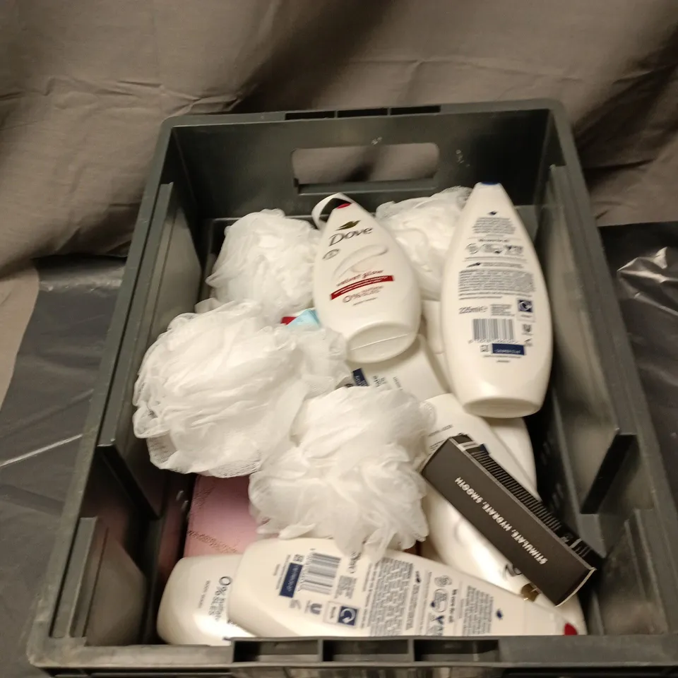 APPROXIMATELY 15 ASSORTED COSMETIC ITEMS INCLUDING DOVE NOURISHING BODY WASH, DOVE VELVET GLOW BODY WASH, CAFFEINE + ANTI FATIGUE EYE GEL, LEMONADE LIP REPAIR