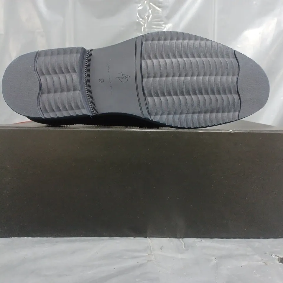BOXED PAIR OF ALEXANDER PACE LACE-UP SHOES IN NAVY SIZE 9