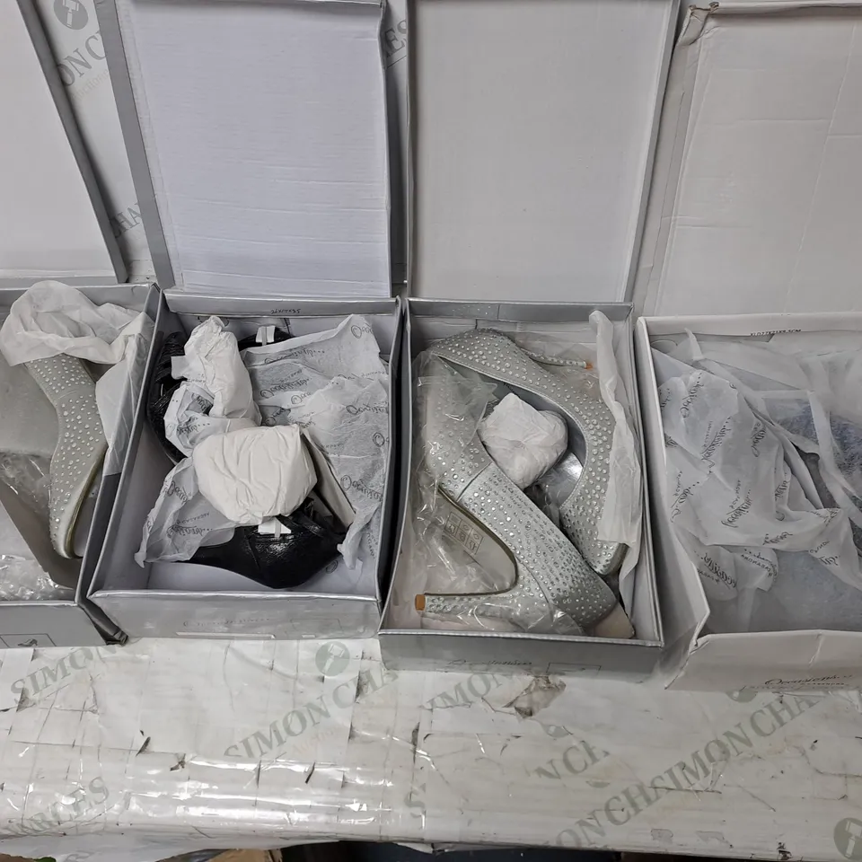 APPROXIMATELY 10 PAIRS OF ASSORTED BOXED AND UNBOXED SHOES TO INCLUDE SANDALS, AND TRAINERS 