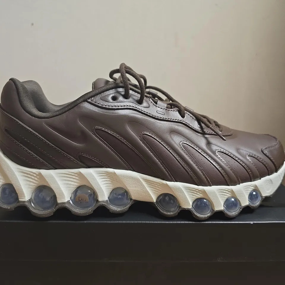 BOXED PAIR OF NIKE AIR MAX SHOES DN8 LTR SP BAROQUE BROWN - UK SIZE 10