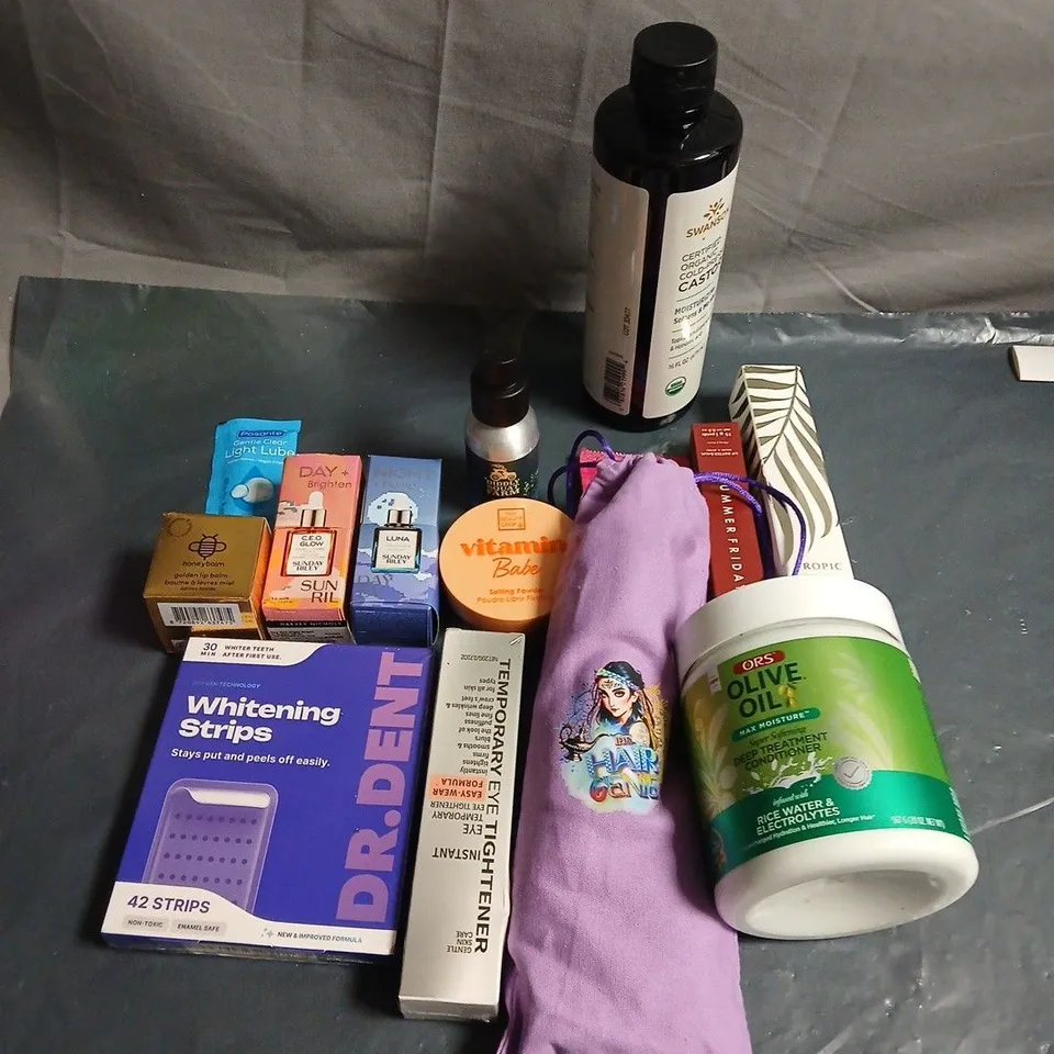 APPROXIMATELY 15 ASSORTED HEALTH & BEAUTY PRODUCTS TO INCLUDE WHITENING STRIPS, CONDOMS AND CASTOR OIL