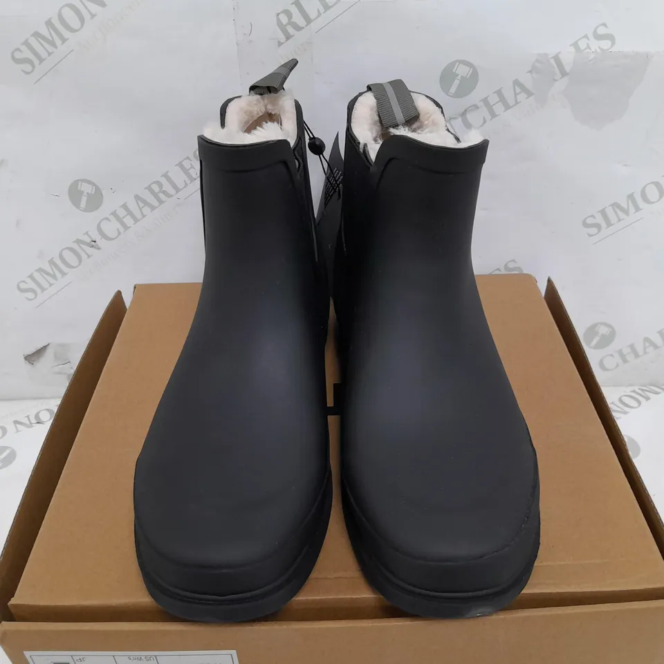 BOXED PAIR OF TRETORN EVA W RUBBER BOOTS IN BLACK - UK 6