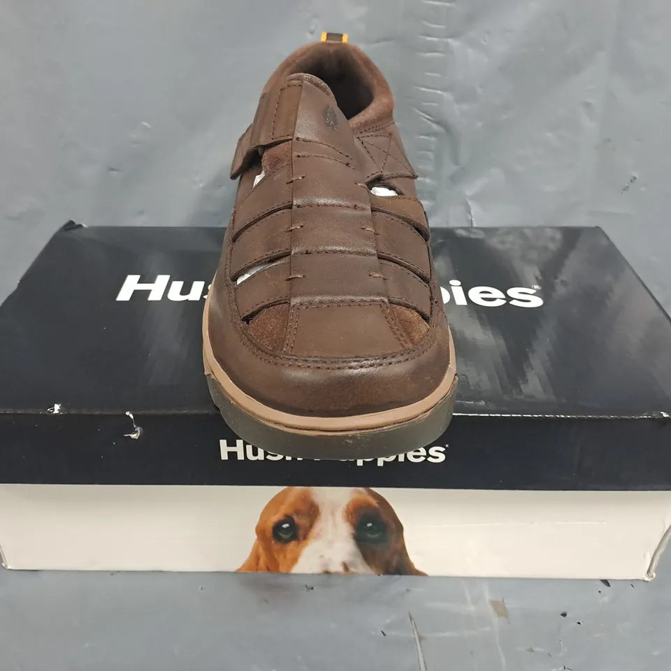 BOXED PAIR OF HUSH PUPPIES RUCKER FISHERMAN SHOES IN BROWN SIZE UK 6