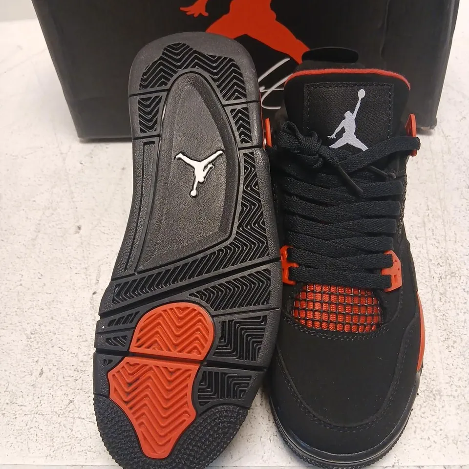AIR JORDAN 4 RETRO – BLACK/RED, UK 5