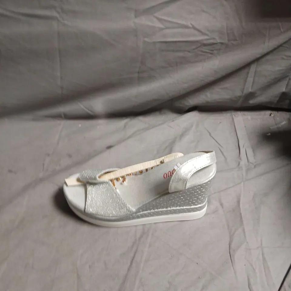 JIAAODUO WOMEN'S SILVER GLITTER WEDGE SANDALS - SIZE EUR 38