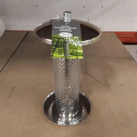 BOXED STAINLESS STEEL NUT FEEDER