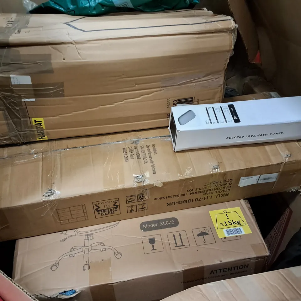 PALLET OF ASSORTED HOUSEHOLD ITEMS TO INCLUDE BEIGE CHEST OF DRAWERS, BOXED OFFICE CHAIRS AND COVE PLACEMAT