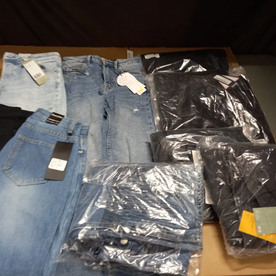 LO TOF 9 ASSORTED PAIRS OF JEANS IN VARIOUS SIZES TO INCLUDE BOOHOO AND &DENIM