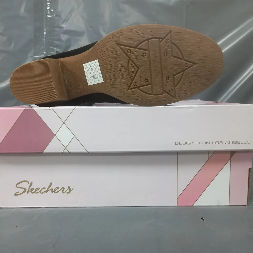 PAIR OF SKECHERS WATER RESISTANT CITY BOOTS IN BLACK SIZE 5 