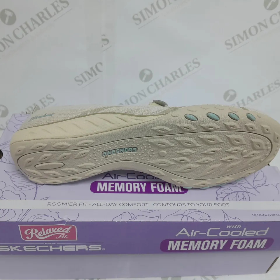 SKETCHERS RELAXED FIT NATURAL SIZE UK 6