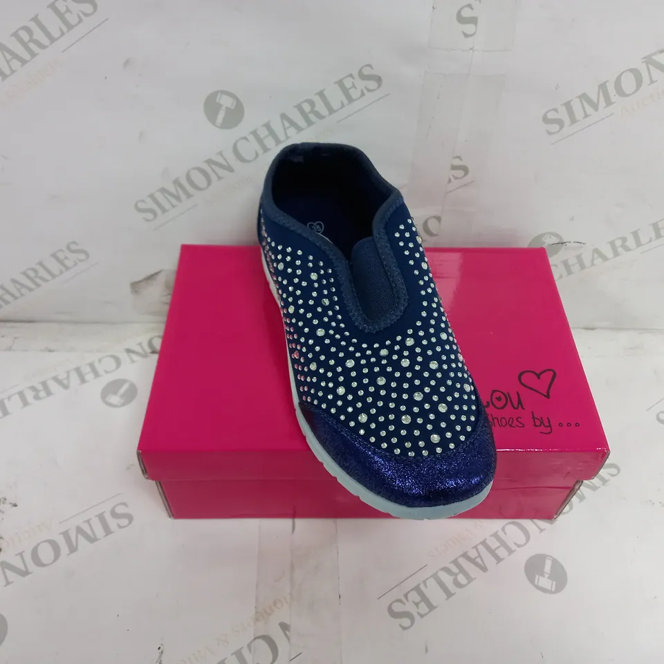 APPROXIMATELY 18 BOXED PAIRS OF LOU LOU SHOES BY SUMMER KIDS SLIP ON TRAINERS IN NAVY VARIOUS SIZES TO INCLUDE 32, 34, 35
