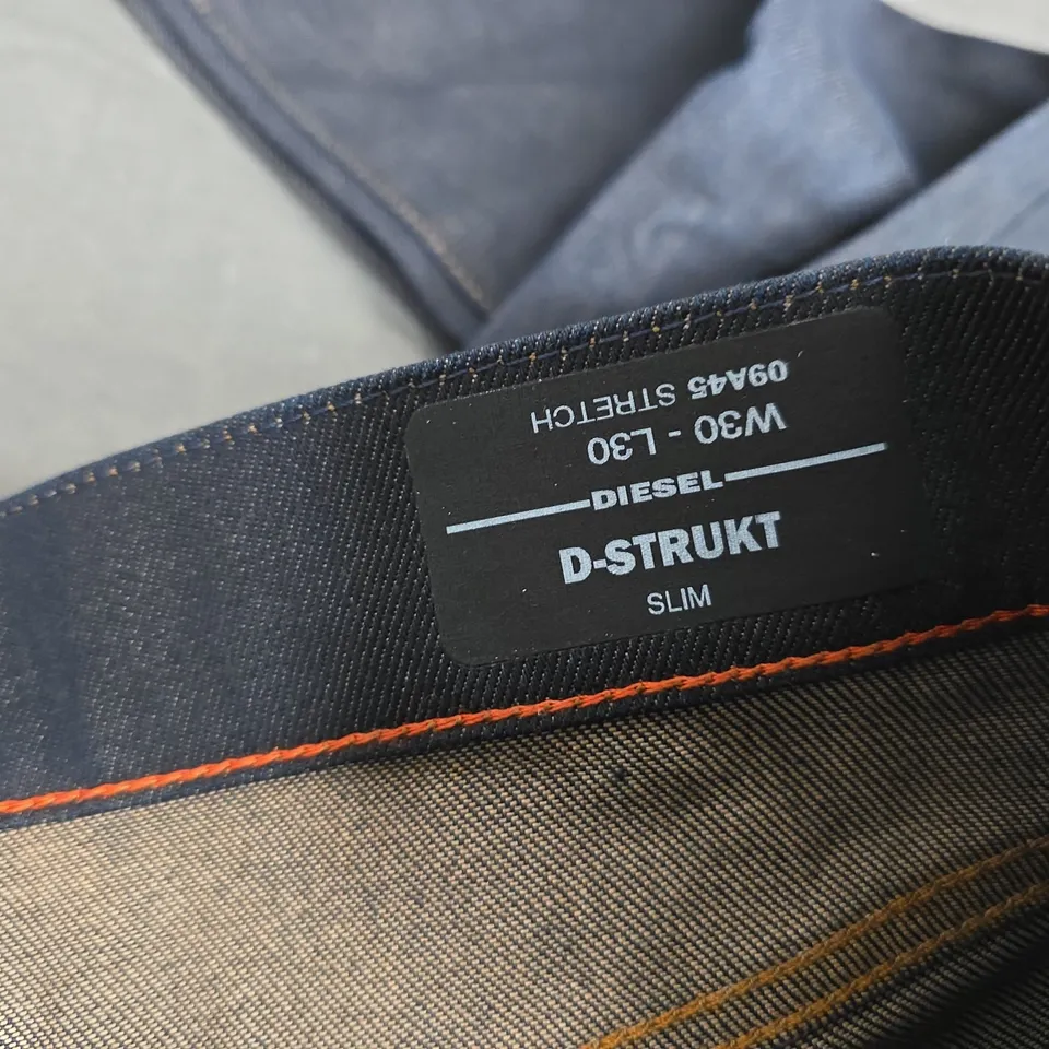 DIESEL D-STRUKT SLIM JEANS – UK 30 (W30/L30)