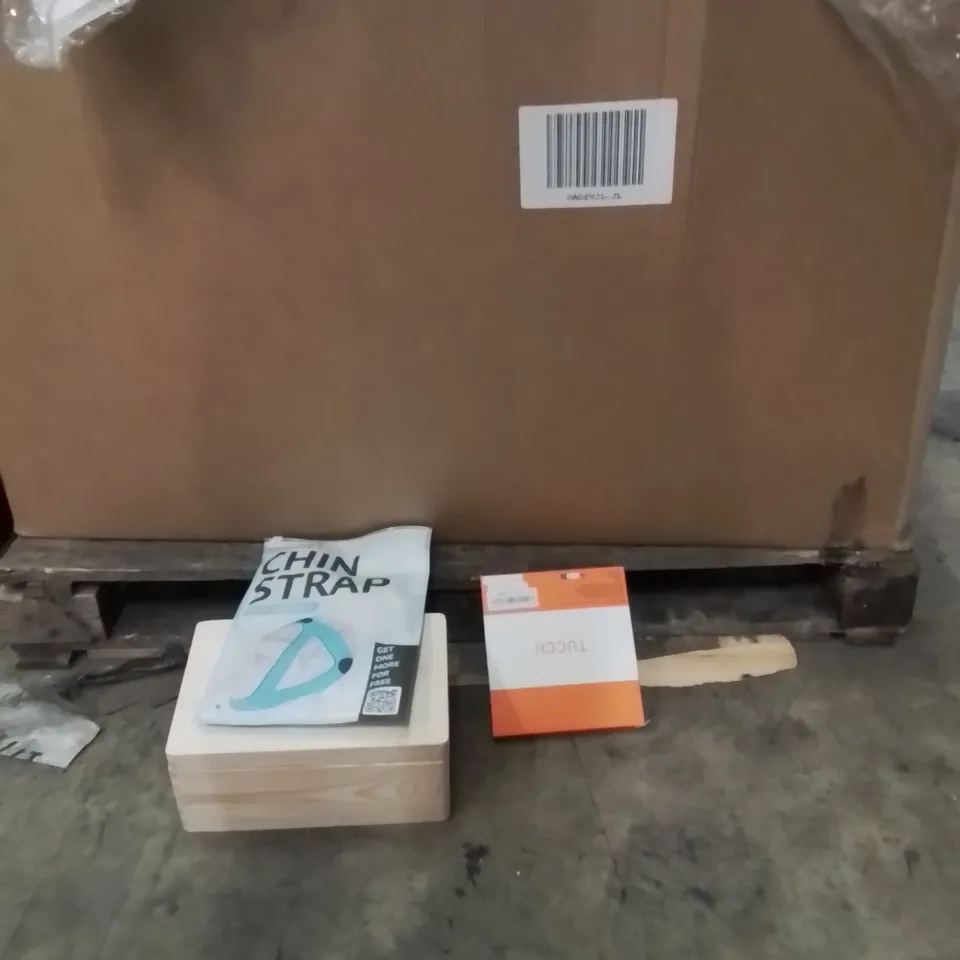 PALLET OF JEW,PHONE CASES,SWIMWEAR,HOME DECOR PRODUCTS TO INCLUDE;CHILDREN STRAP,STORAGE BOX,TABLET CASE