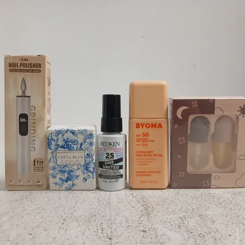 APPROXIMATELY 10 ASSORTED COSMETIC ITEMS INCLUDING VARIOUS MAKES AND BRANDS - COLLECTION ONLY